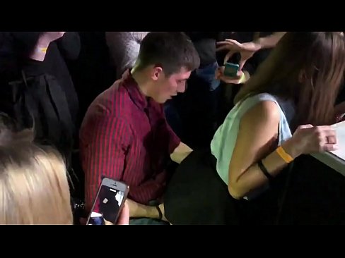 ❤️ Echte seks yn in Russyske nachtclub. 18-jierrich Russysk famke yn 'e anus en fagina neukt yn in nachtclub ❤❌ Fucking video  op fy.porn33.top ❌